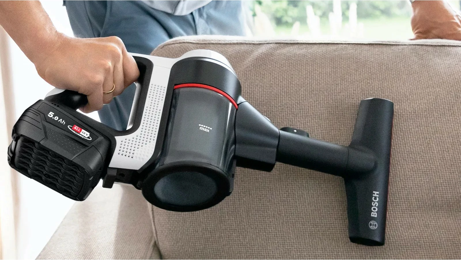 Fshesë me korrent Bosch BSS715CARP, pa qese, 0.3L, 18V, e zezë/argjendtë/e bardhë