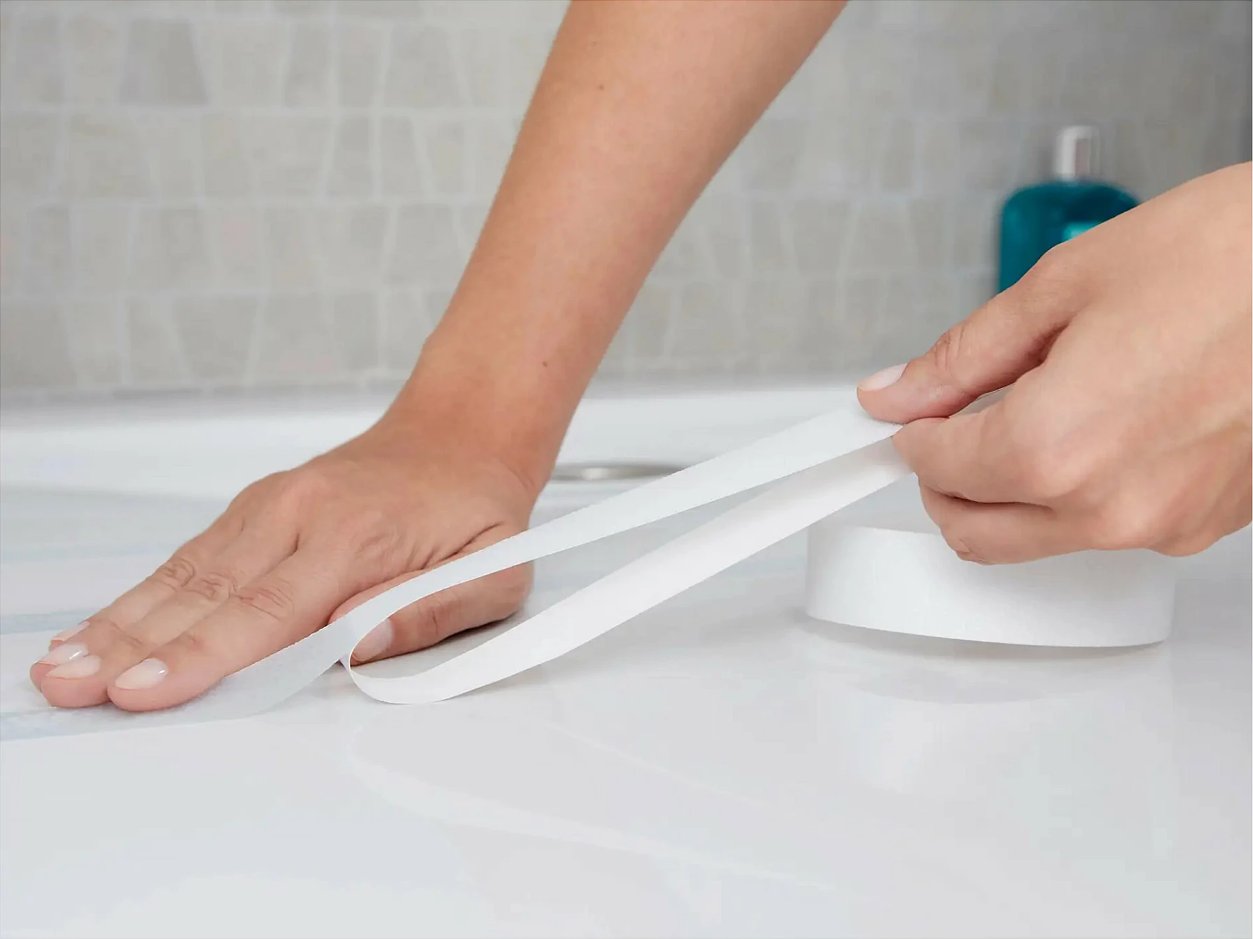 Shirit anti-rrëshqitës tesa Anti-Slip Bath & Shower, 25 mm x 5 m, transparent