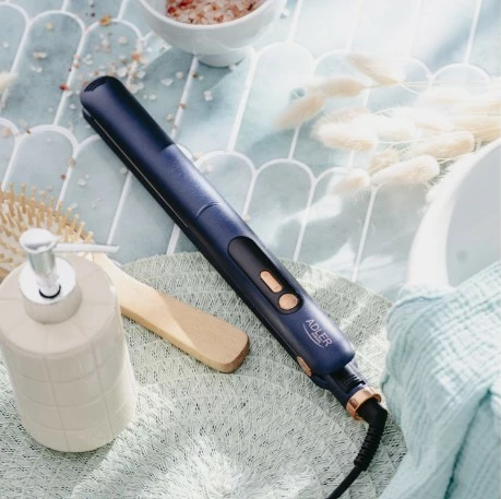 Drejtues flokësh Adler AD 2328, pllaka titan 25x110 mm, 150–230°C, 50 W, ngrohje e shpejtë, ekran LED, kabllo 360°, Gold/Navy blue