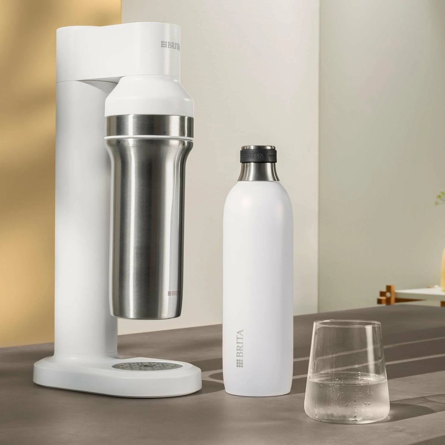 Shishe karbonatori Brita SodaTrio 0.65 L, çelik inox i veshur, e bardhë