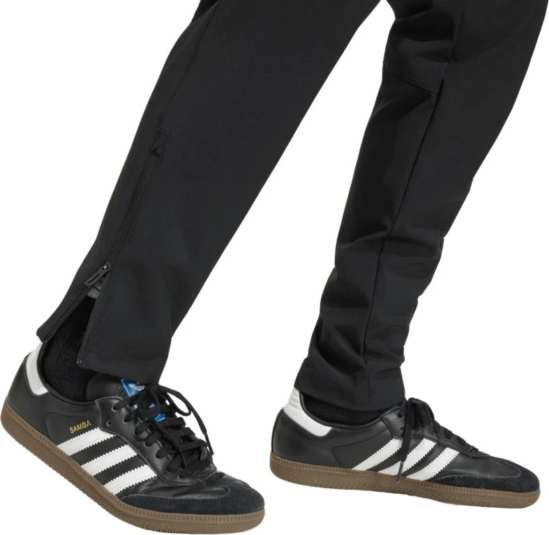 Pantallona sportive për fëmijë adidas Tiro 26 Travel JM5556, të zeza