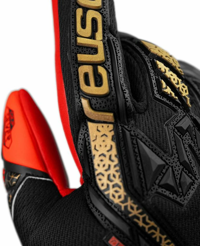 Dorëza portieri Reusch për meshkuj, të zeza dhe të kuqe