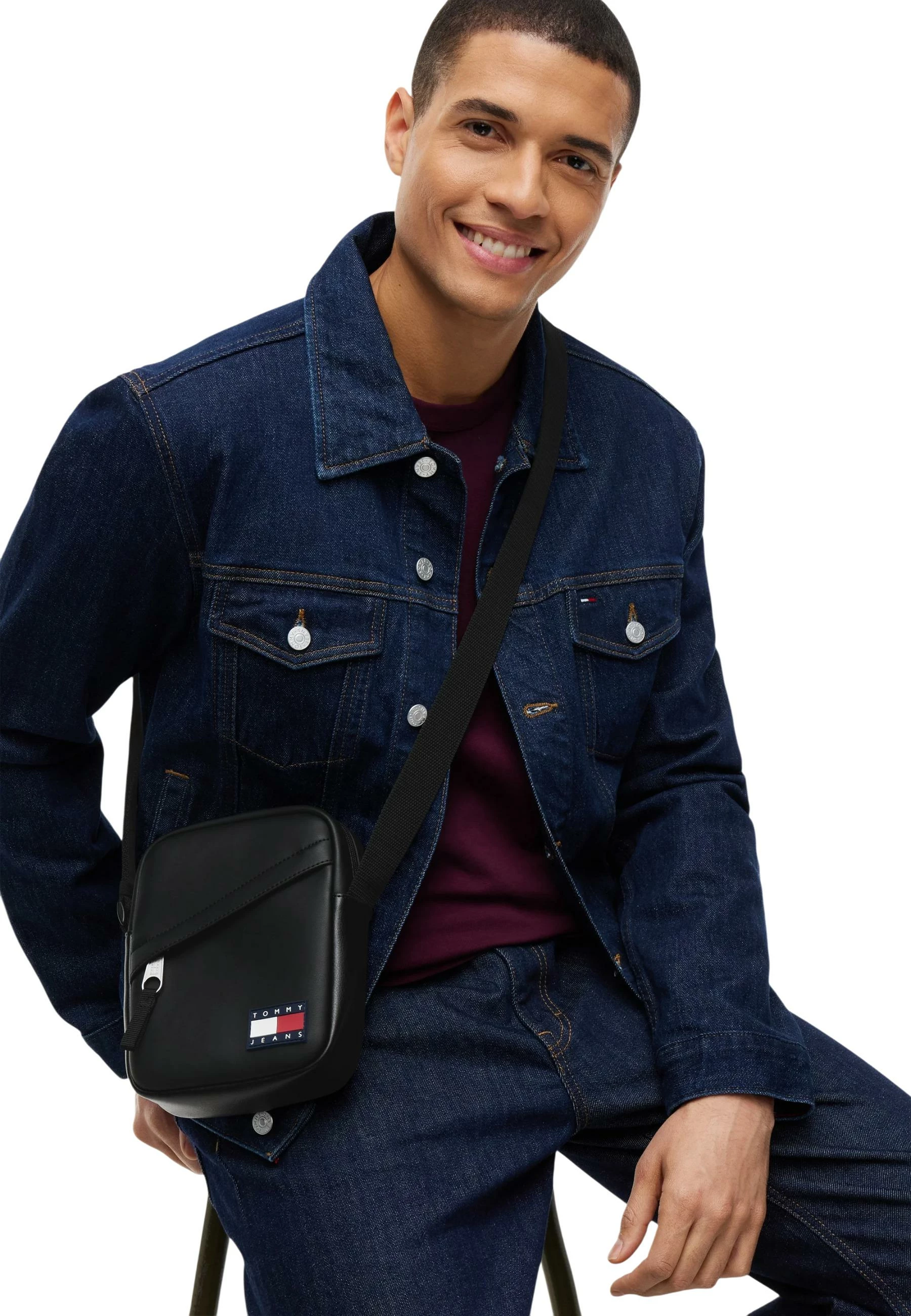 Çantë krahu për meshkuj Tommy Hilfiger TJM Daily PU Reporter AM0AM14608, e zezë