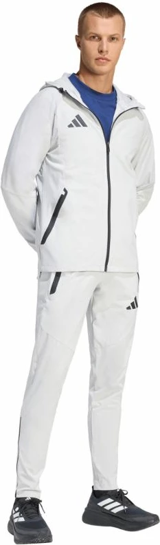 Pantallona sportive për meshkuj adidas Tiro 26 Travel, gri e çelët