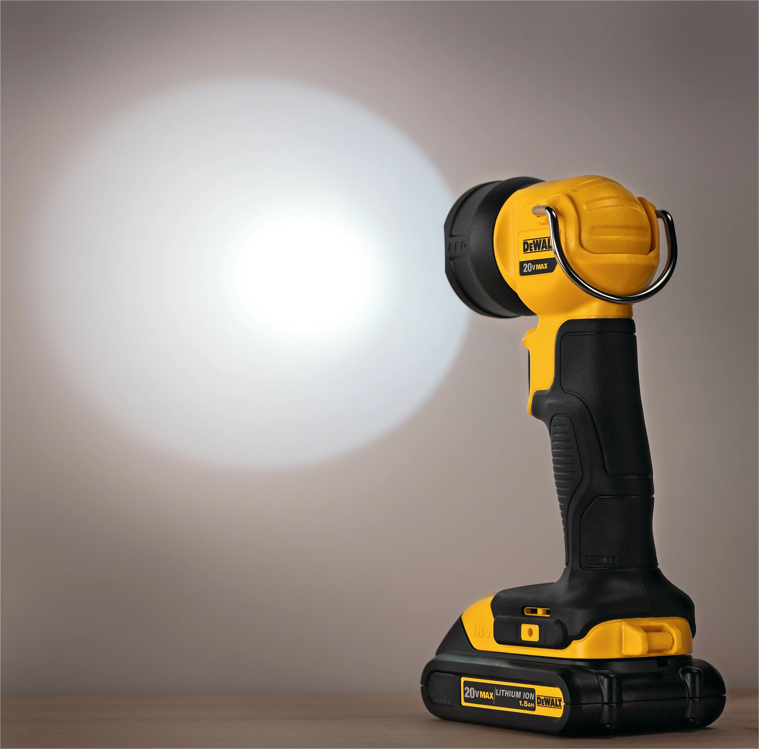 Dritë pune DeWALT DCL040, LED, 500lm, e verdhë/zezë