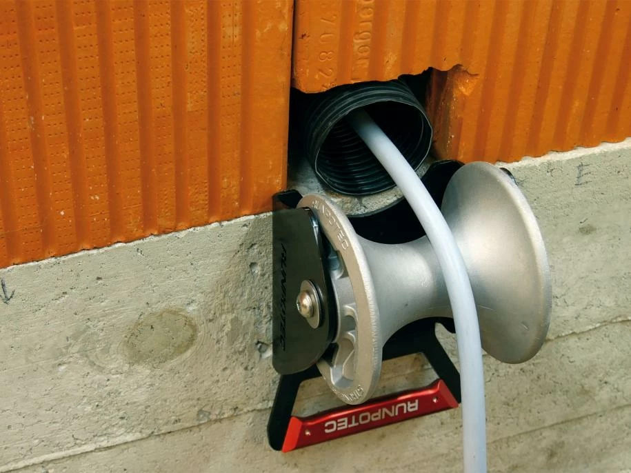 Cable guide roller - shaft