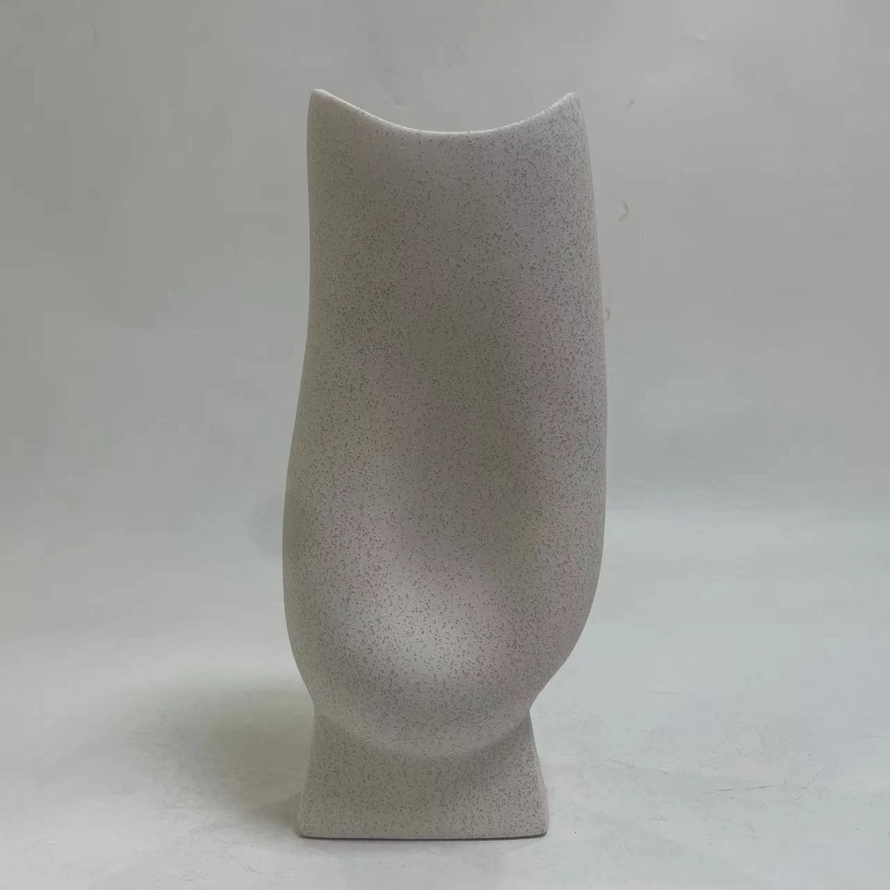 Dekor tavoline prej qeramike, seri GLAZE, FH4609.01, ngjyrë e bardhë e çelur me kristalizim, 17x12x38 cm