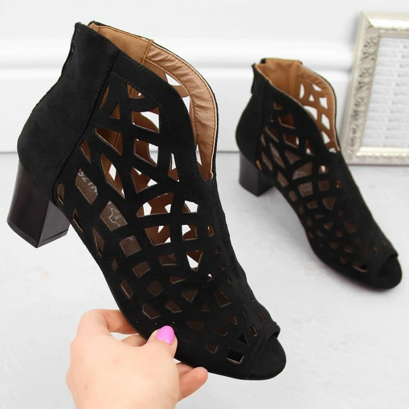 Çizme për femra M.Daszyński, të zeza