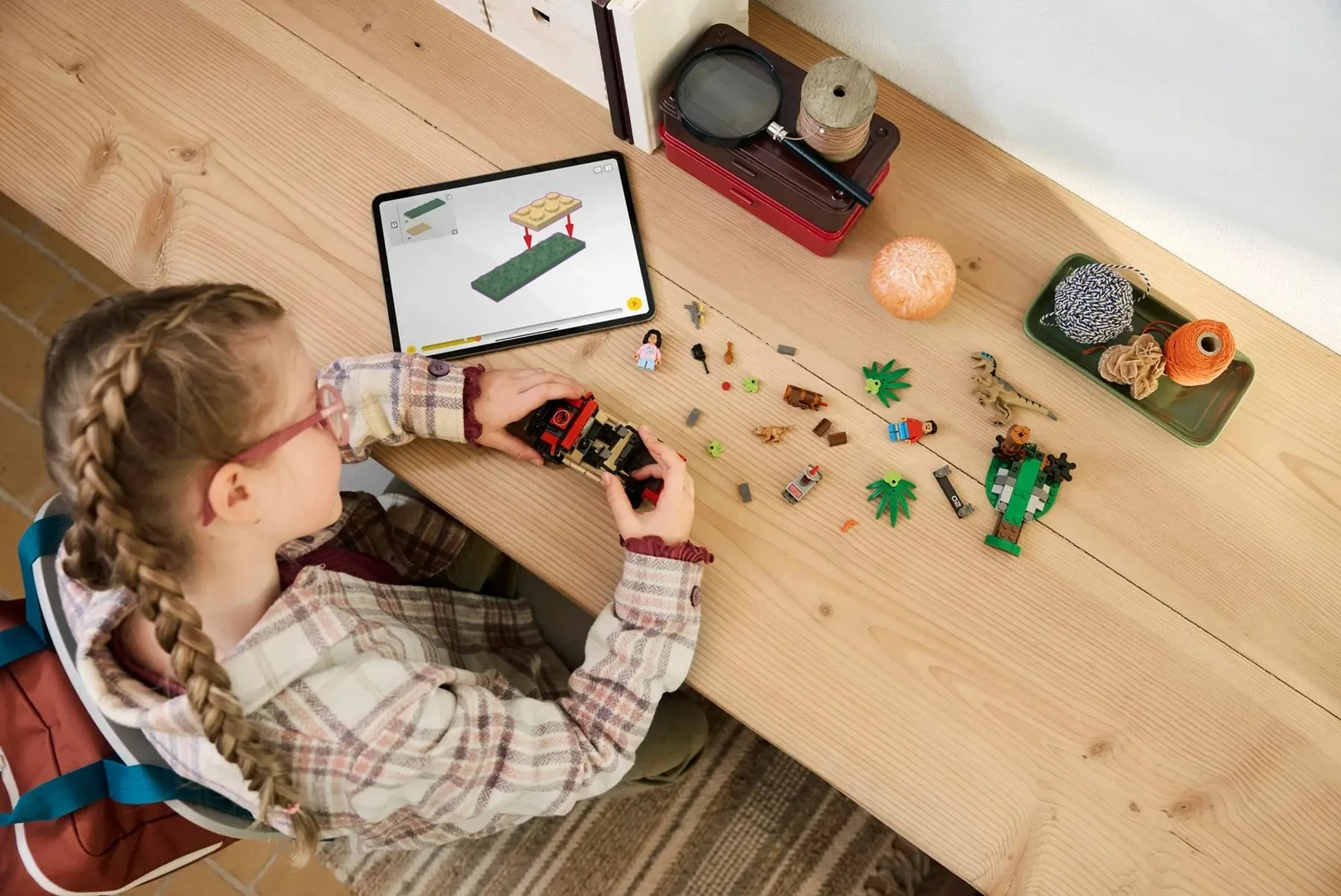 Set LEGO Jurassic World 76972 Raptor Off-Road Escape, 285 pjesë