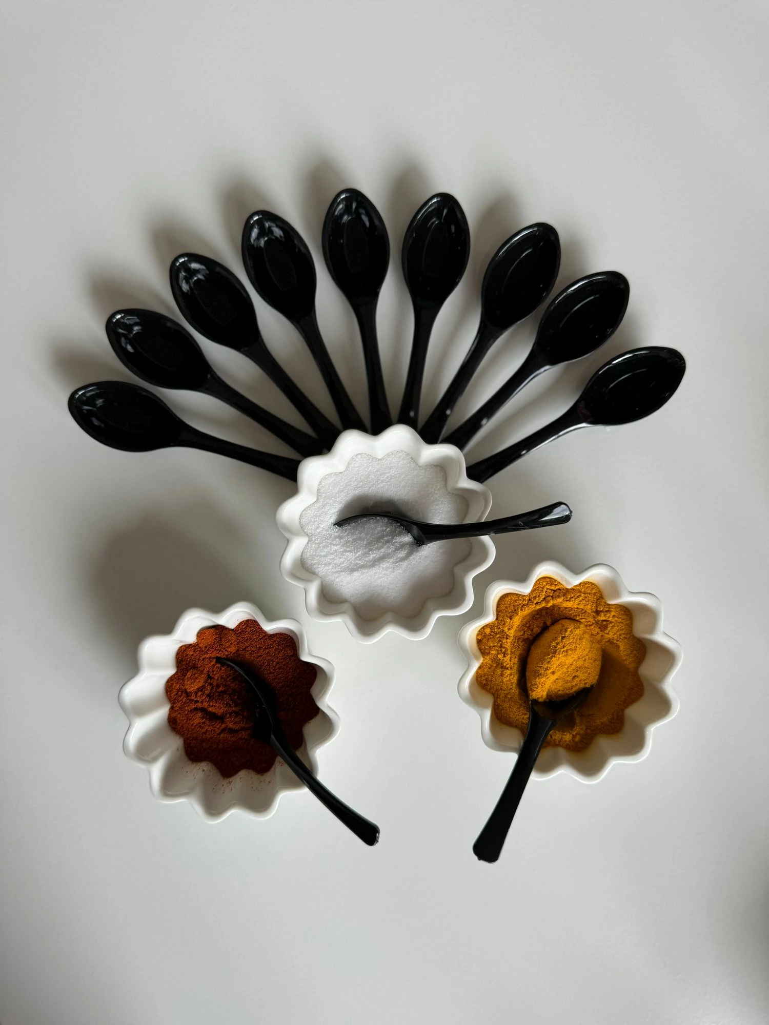 Set lugësh plastike, 12 copë, ngjyrë e zezë, Hermia, EKR-002