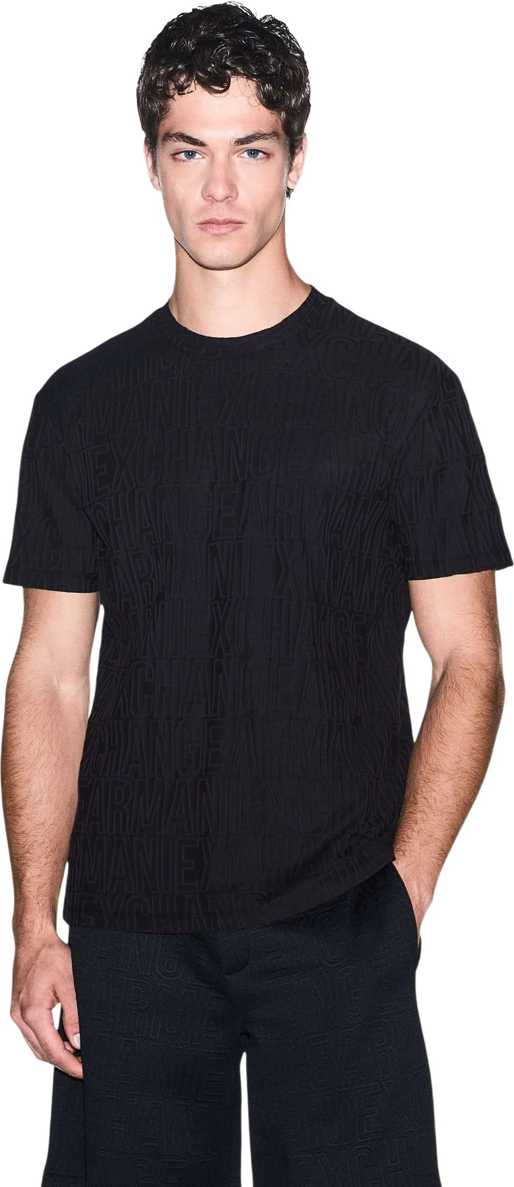Maicë për meshkuj Armani Exchange XM003073 AF10337, e zezë