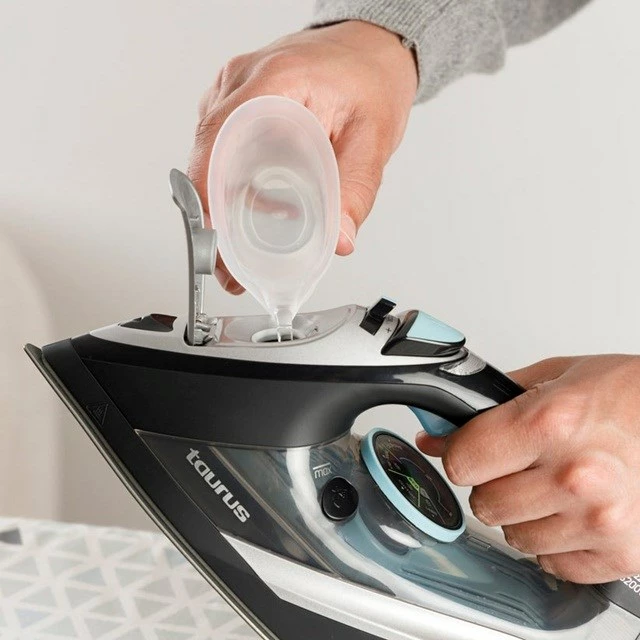 Hekur Taurus Geyser Eco 3200 W, i zi/blu