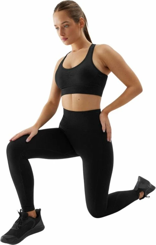 Hellonke femra 4F, të zeza