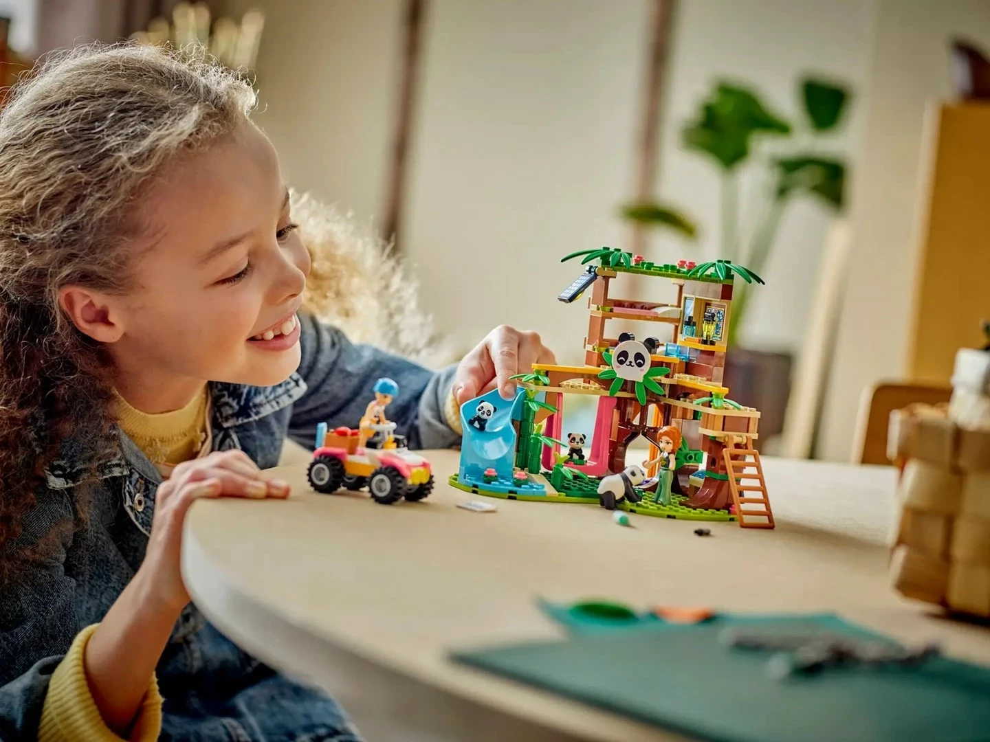 Set LEGO Friends Panda Sanctuary Animal Care 42648, 243 pjesë, për fëmijë, shumëngjyrësh