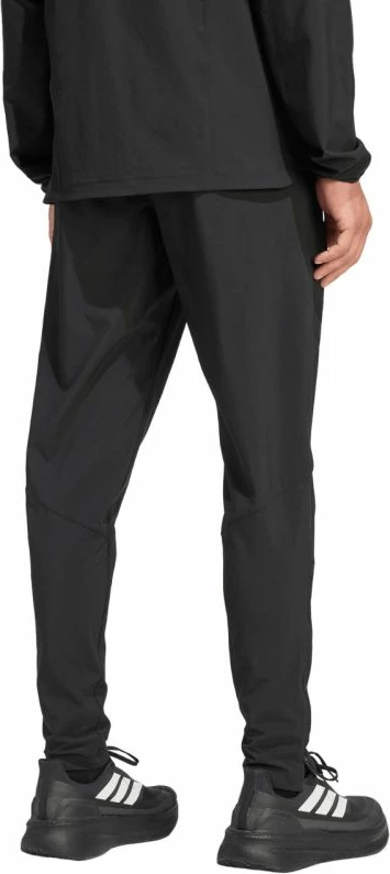 Pantallona sportive meshkuj adidas Tiro 26 Travel Woven JM5541, të zeza