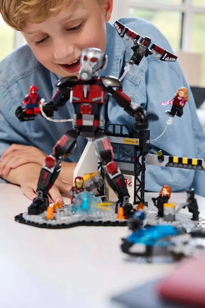 Set LEGO Marvel 76314 Captain America: Civil War Battle