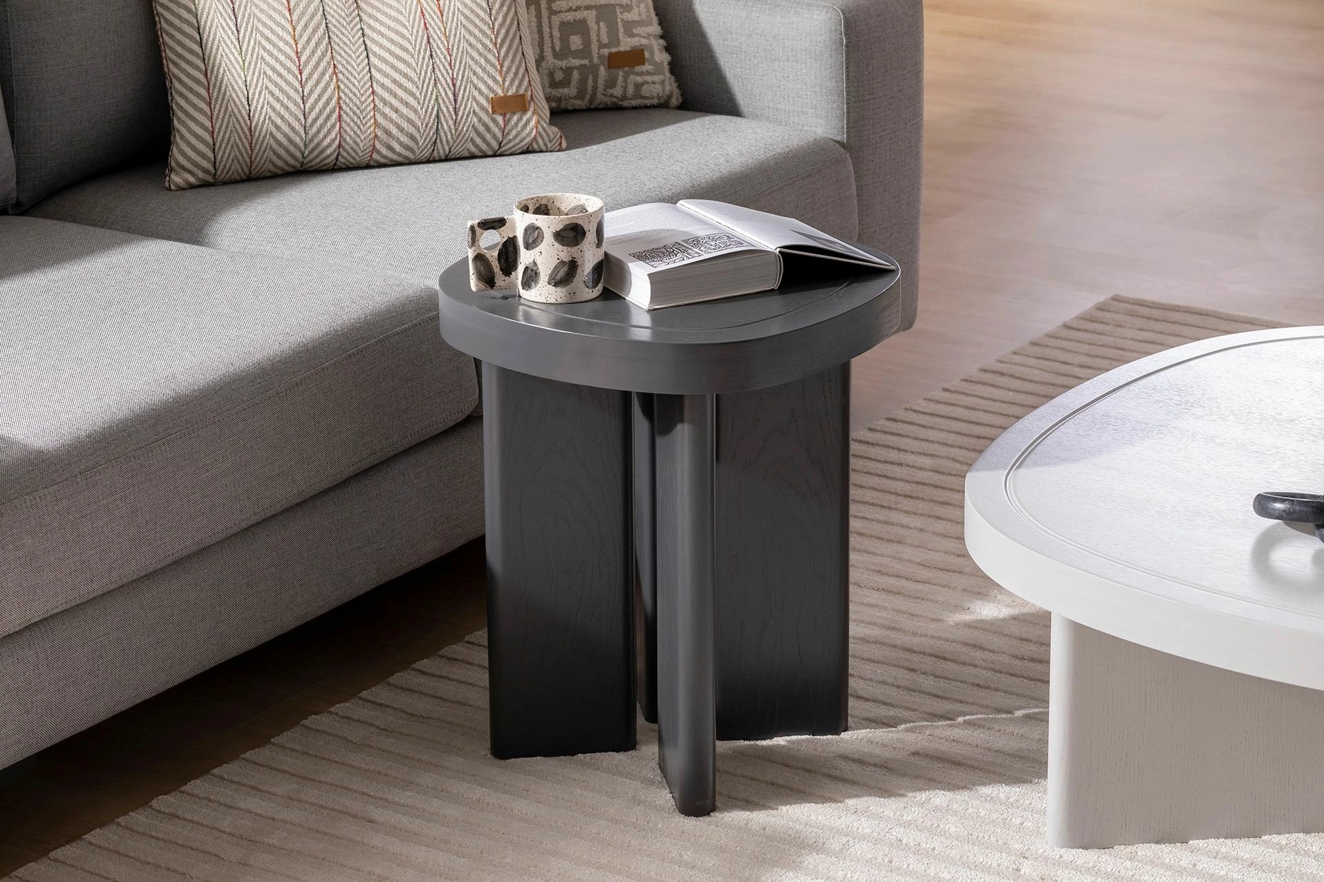 Tavolinë anësore Skye Decor, ngjyrë gri