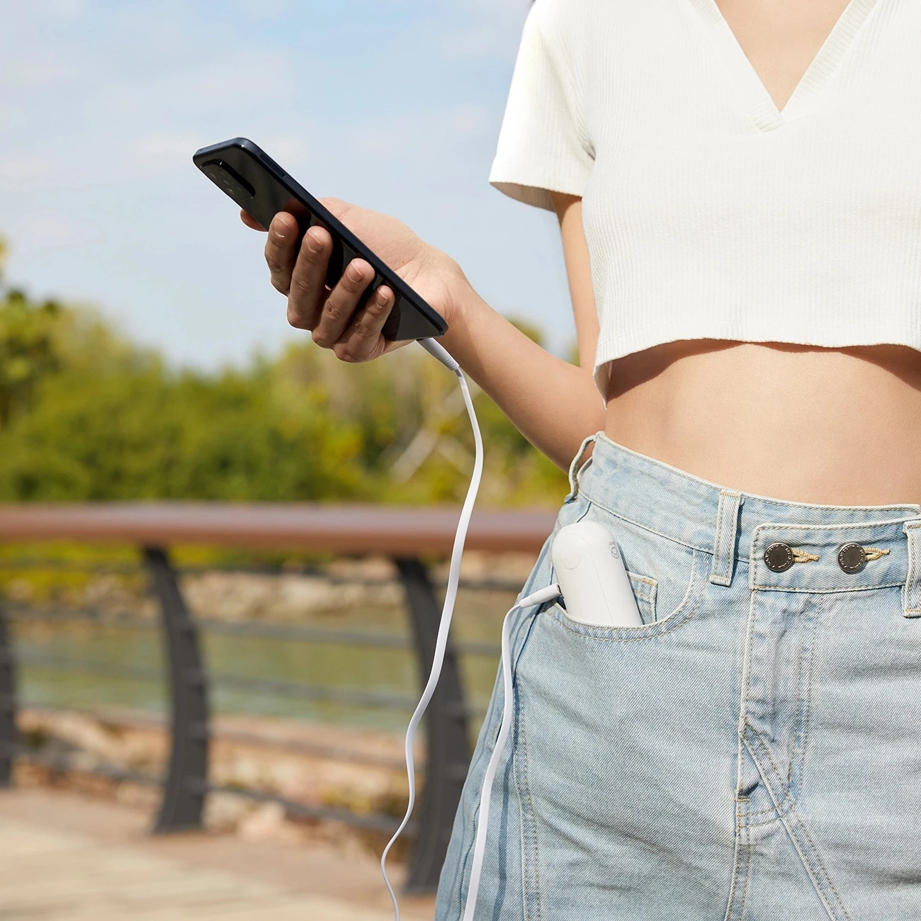 Ventilator dore Jisulife Life8 Plus 4500mAh me power bank dhe llampë LED, i bardhë