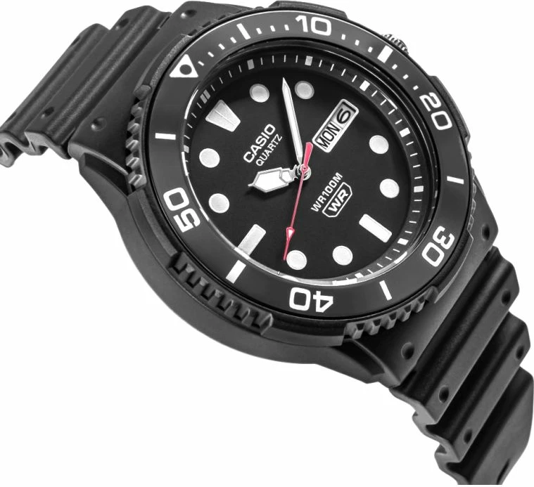 Orë dore për meshkuj CASIO, e zezë