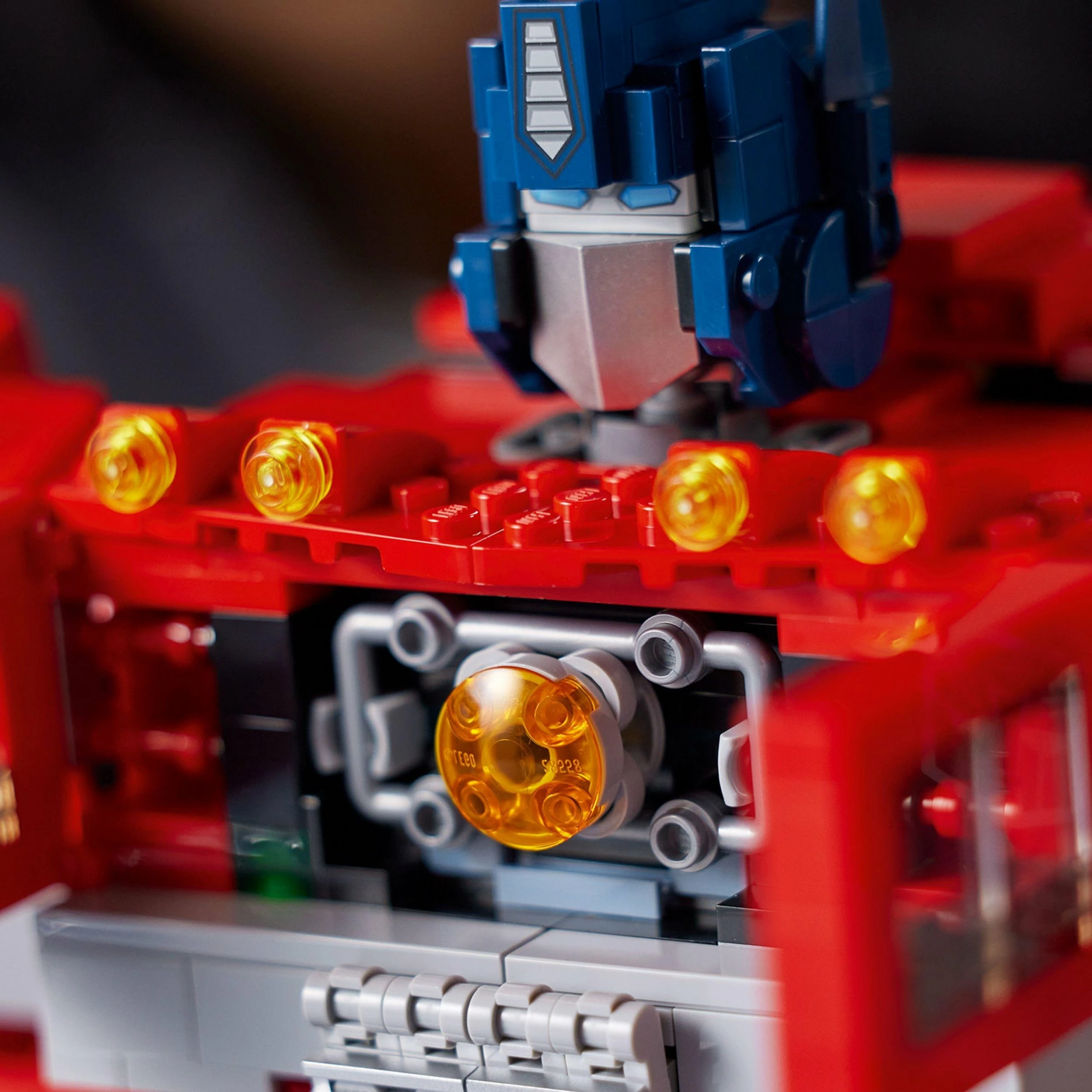 Set LEGO Icons Optimus Prime 10302, 1508 pjesë, 18+