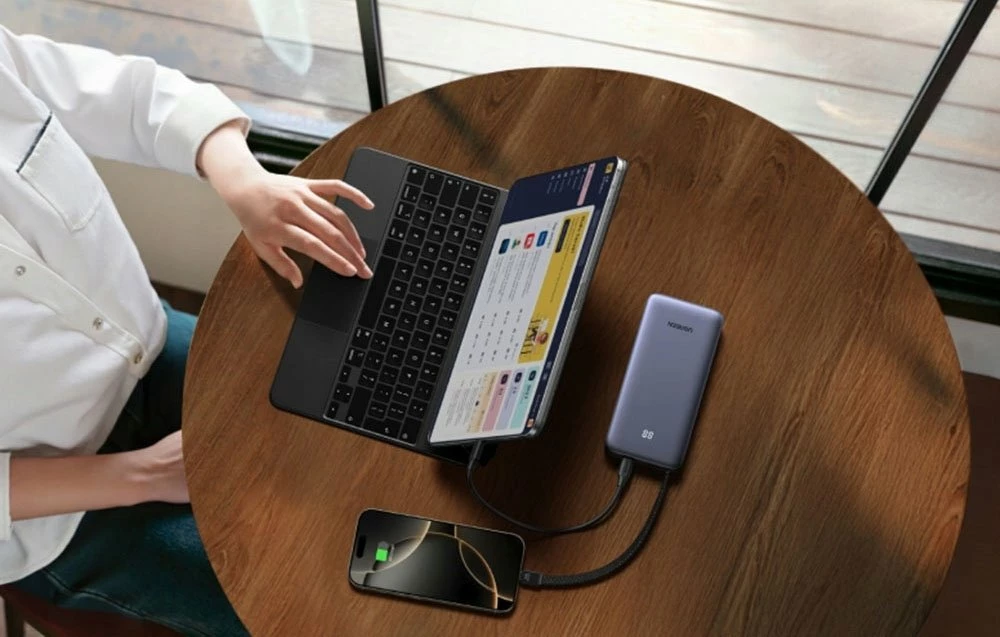 Powerbank Ugreen PB536 20000mAh 45W, kabllo USB-C e integrume, ekran LED, gri