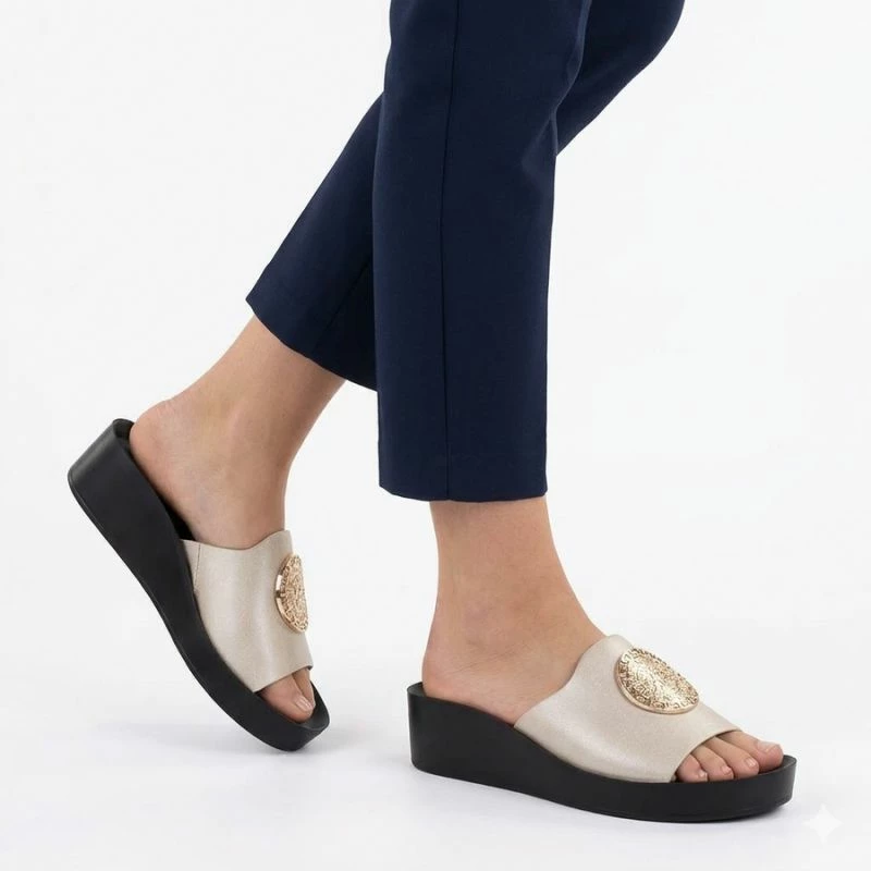 Shapka platforme për femra Potocki 43326, të arta