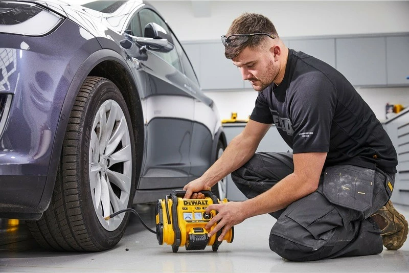 Kompresor ajri DeWALT DCC018N, 11 bar, 2.5 kg, zi-verdhë