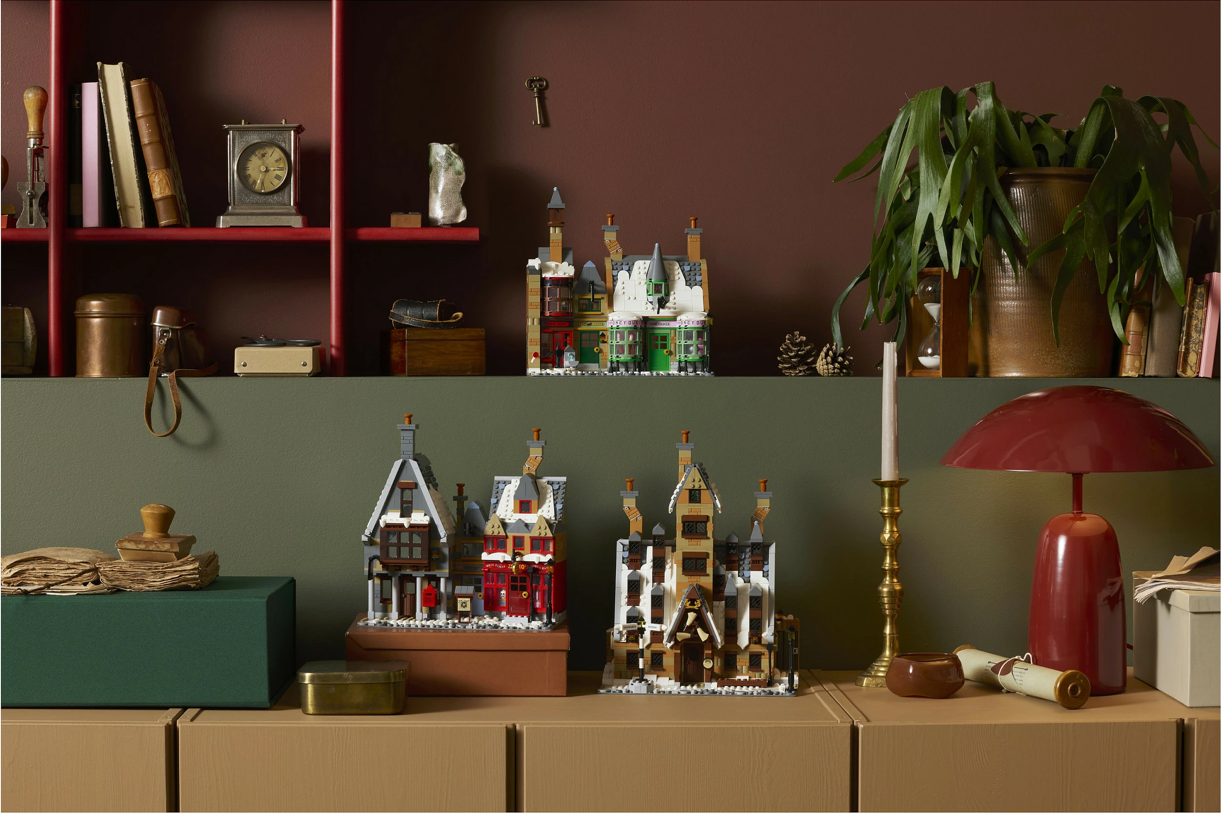 Set ndërtimi LEGO Harry Potter 76457 Hogsmeade Village (Collectors Edition), 3228 copë, 18+, multicolor