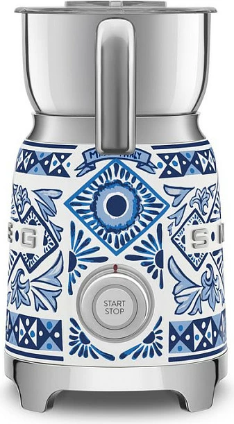 Shkumëzues qumështi Smeg MFF01DGBEU Dolce & Gabbana Blu Mediterraneo, blu/bardhë