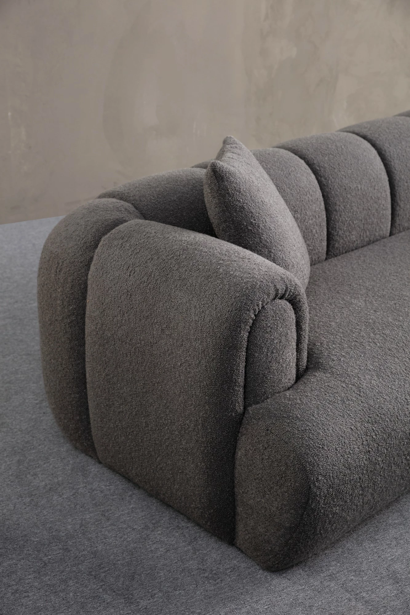 Divan treshe Atelier del Sofa, Puffy 3 Plain, ngjyrë antracit