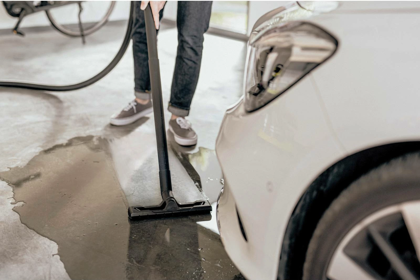 Fshesë me ujë dhe pluhur, Karcher WD 4 S V-20/5/22, 1000 W, depozitë 20 L inox, zorrë 2.2 m, kabllo 5 m, e verdhë/çelik