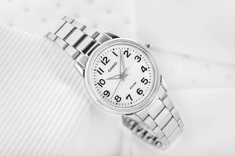 Orë dore për femra Casio, argjend