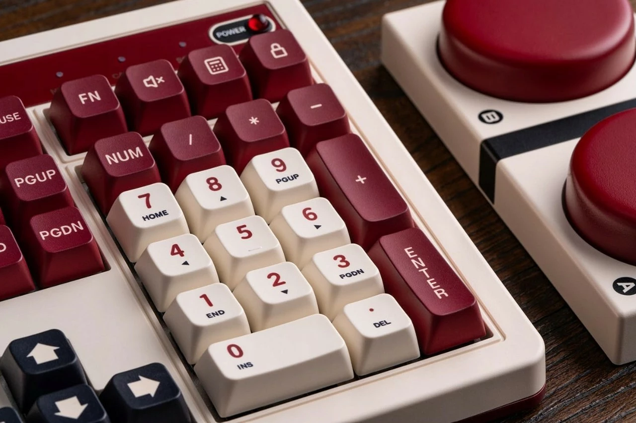 Tastierë mekanike 8BitDo Retro 108 Fami Edition me Dual Super Buttons, për PC, maroon dhe e bardhë