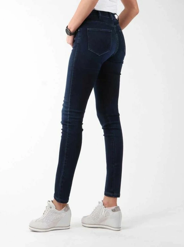 Xhinse për femra Wrangler, të zeza