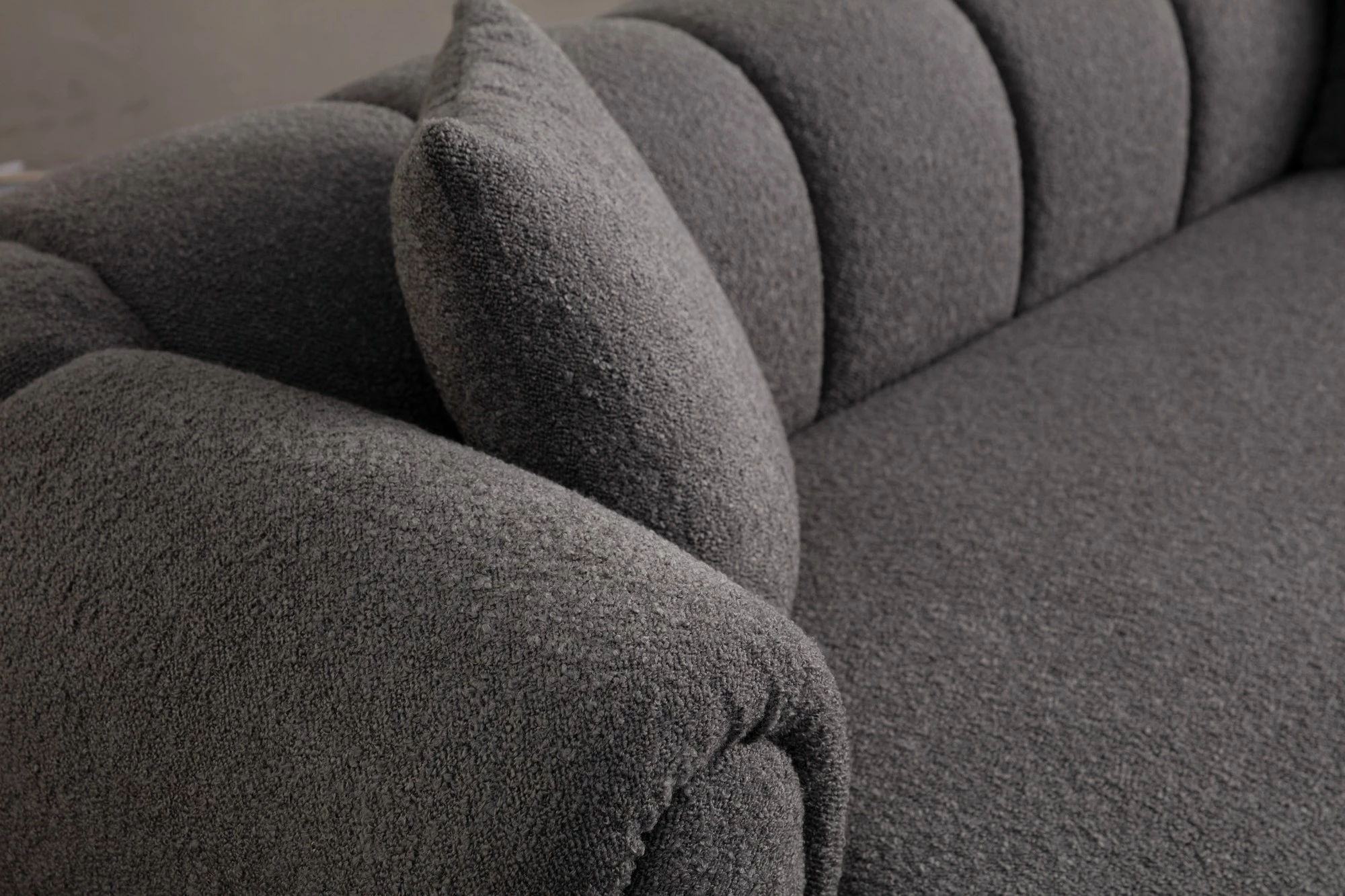 Divan treshe Atelier del Sofa, Puffy 3 Plain, ngjyrë antracit