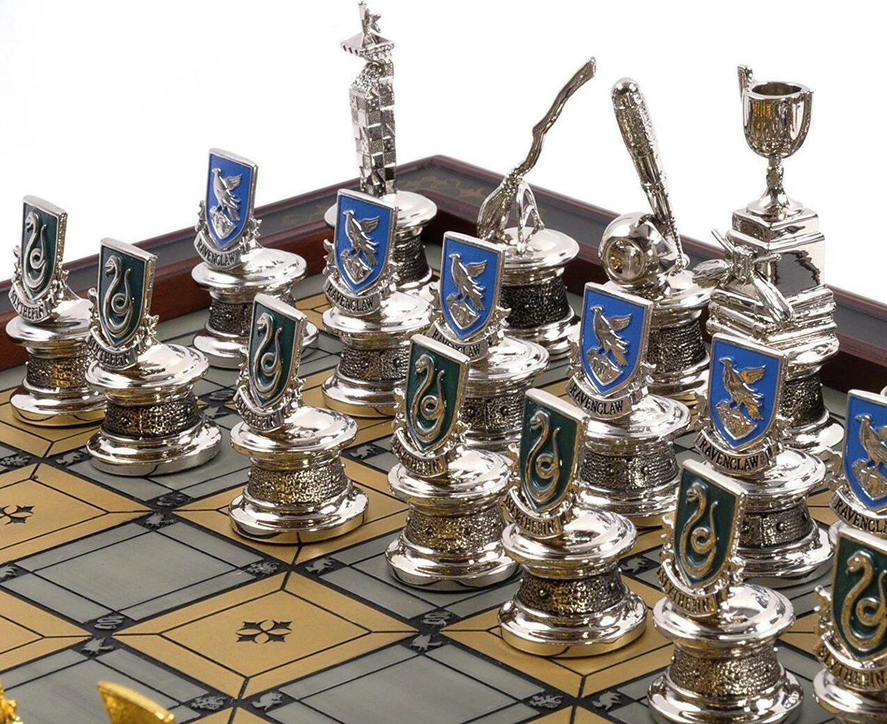 Set shahu NOBLE COLLECTION Harry Potter Quidditch Chess, 34 cm, 4 sete figurash (argjend/ari)