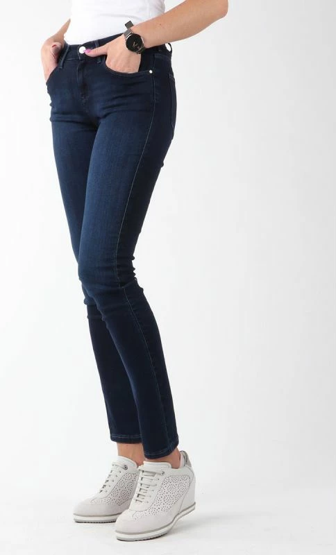 Xhinse për femra Wrangler, të zeza