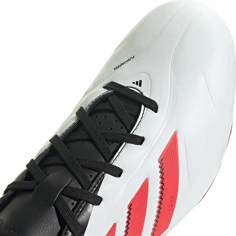 Atlete futbolli adidas për meshkuj, të bardha