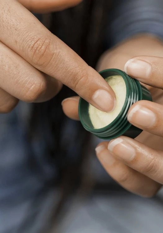 Gjalp Buzësh me Shea 10 ML