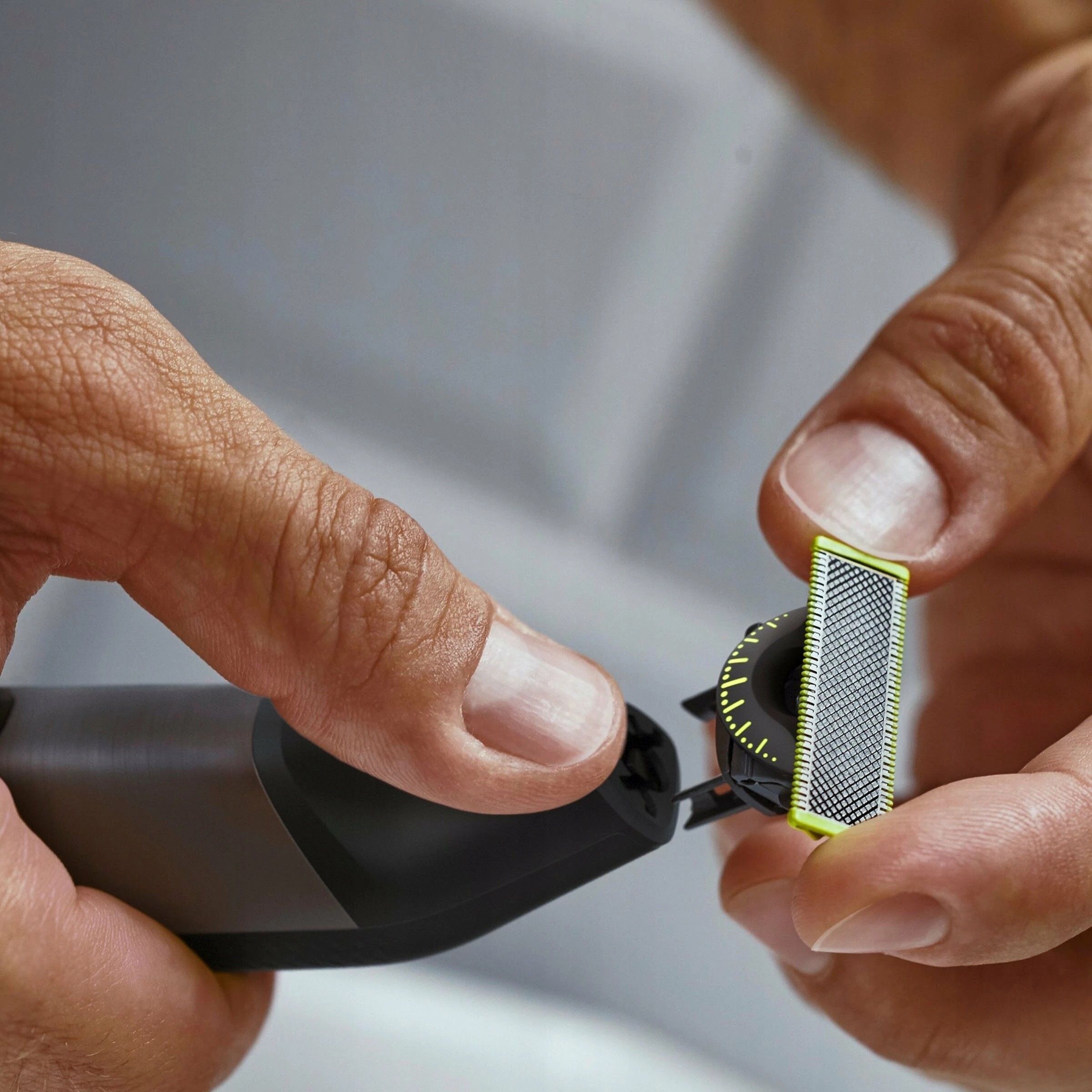 Makinë rroje Philips OneBlade Pro 360 QP6552/15, bateri 120 min, rimbushje 60 min, e papërshkueshme nga uji, 20 gjatësitë, gri, me kuti