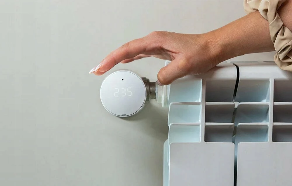 Kokë termostatike smart Shelly BLU TRV TRVBLU1-pack Bluetooth/Wi‑Fi M30/15, set me BLU Gateway Gen3, e bardhë