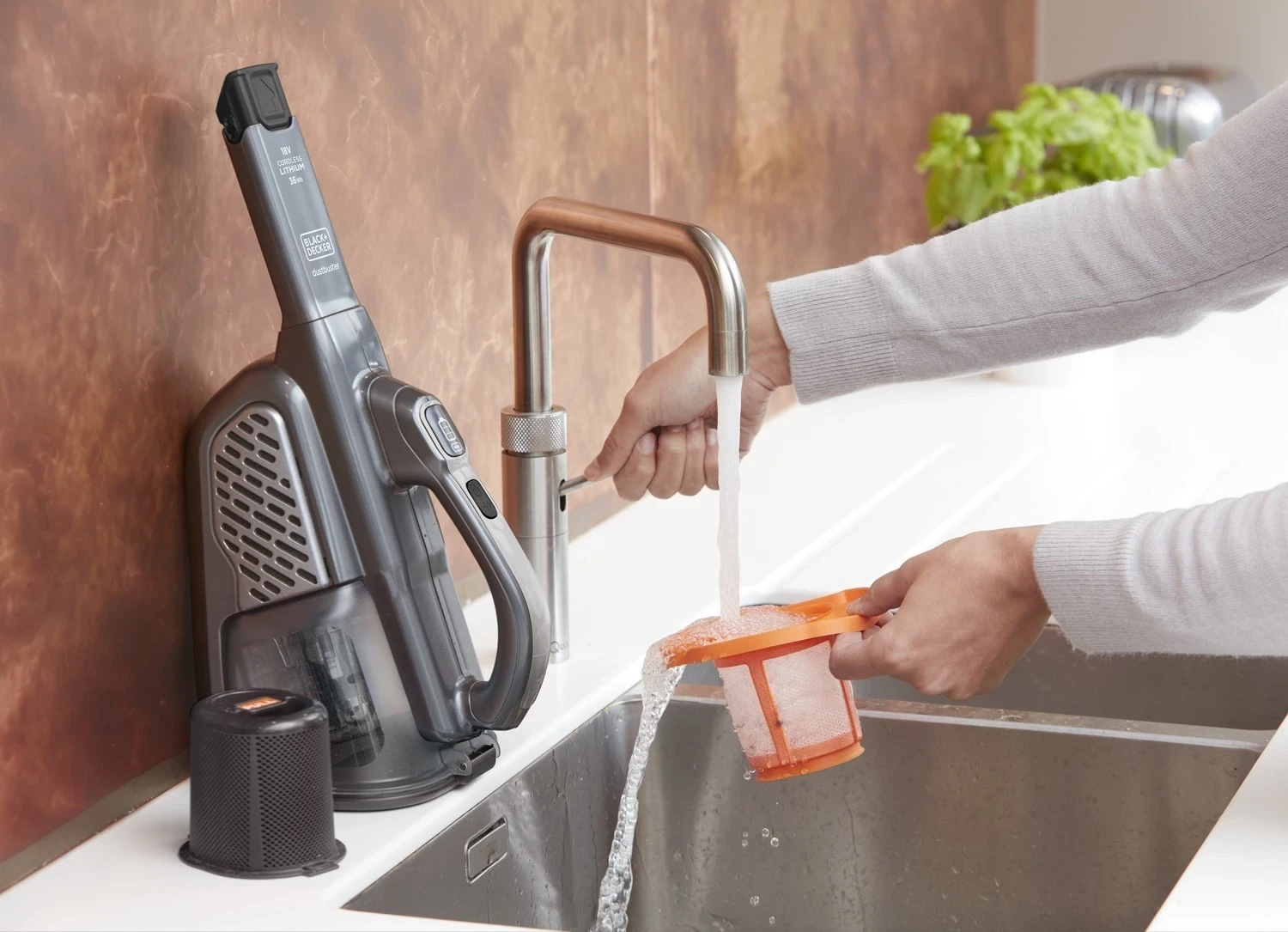 Pastrues portativ Black & Decker, gri-zezë
