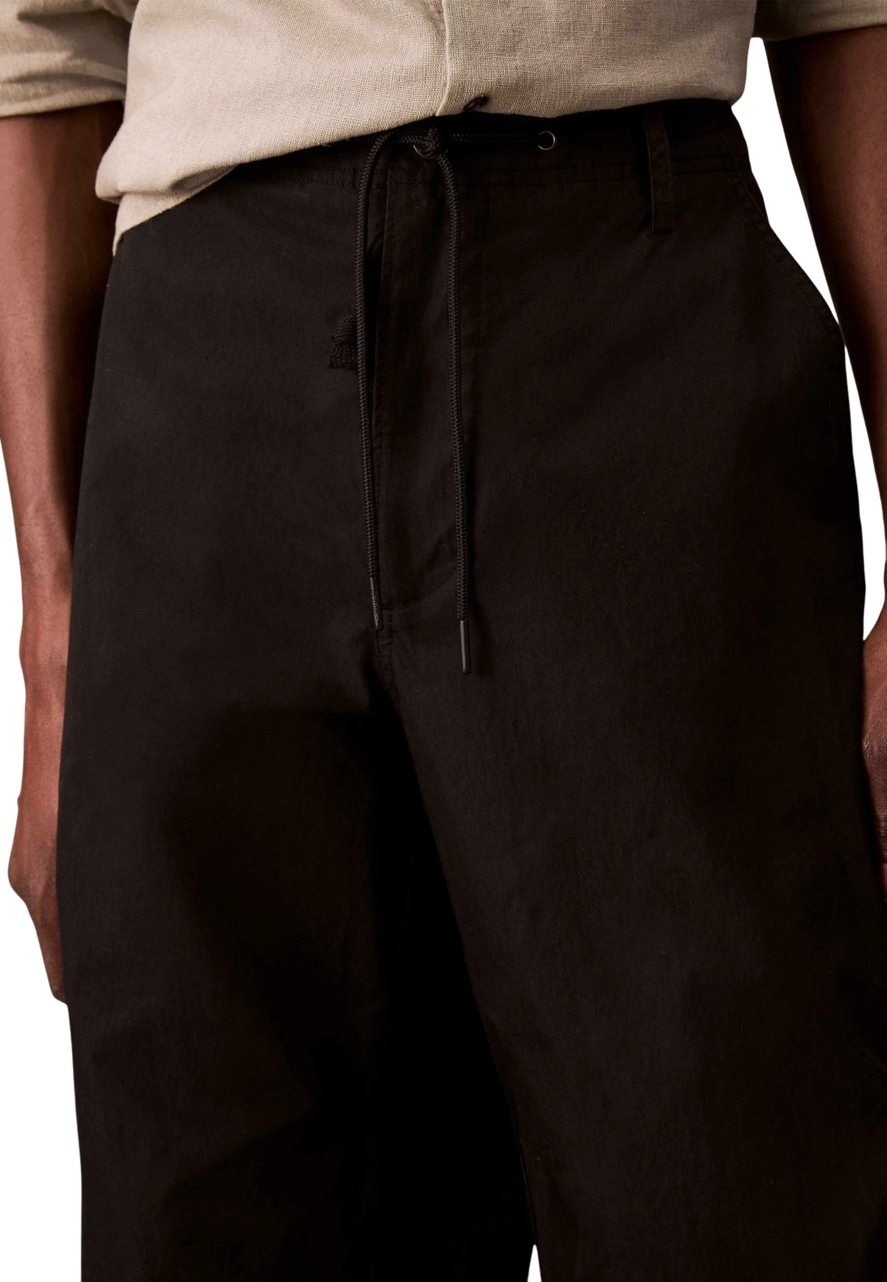 Pantallona sportive për meshkuj Calvin Klein Jeans LV04RC606G, të zeza [Madhësia: S]