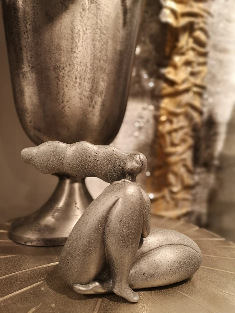 Figurë dekorative abstrakte, ngjyrë argjendi, 24x10x17cm