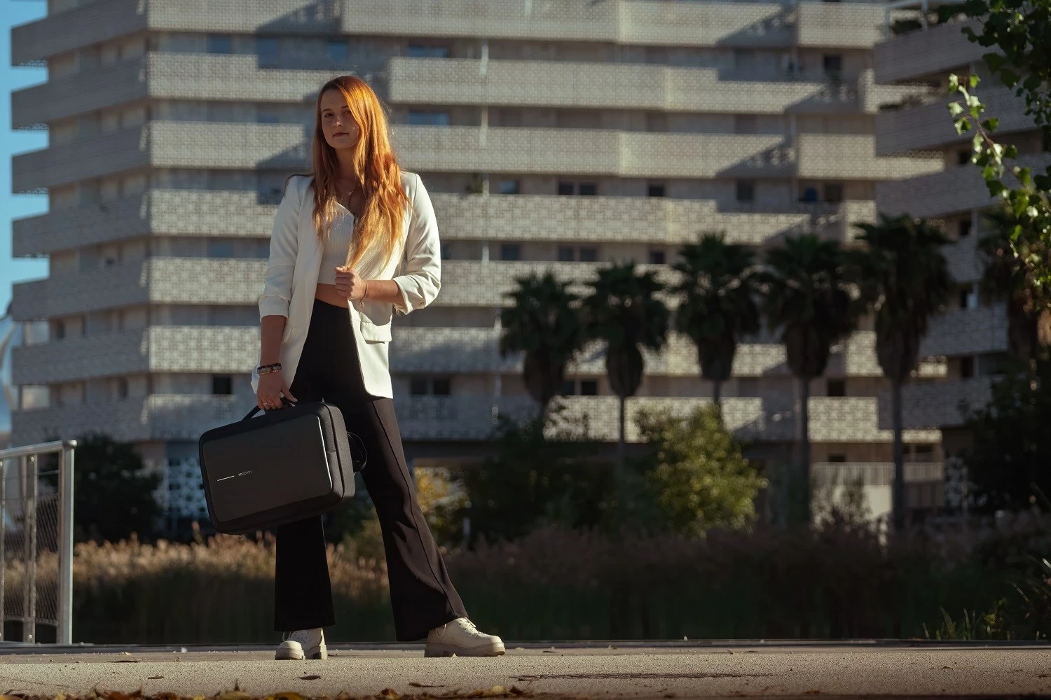 Çantë shpine/portofol XD DESIGN Bobby Bizz 2.0, 14 L, E zezë