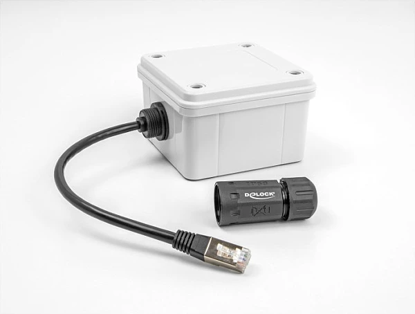 Kabllo rrjeti Ethernet DeLOCK RJ45 mashkull në RJ45 femër, Cat6A, IP68, 0.25m, me filet M20, e zezë