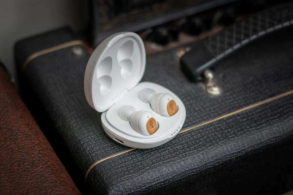 Kufje true wireless House of Marley Champion, Bluetooth, IPX4, 8h/28h, USB-C fast charge, bezhë