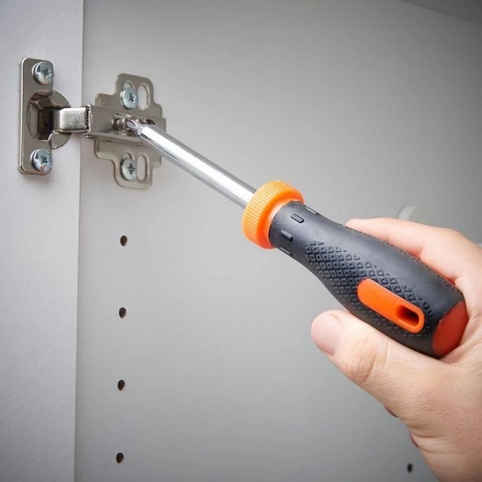 Set veglash dore dhe kaçavidash VONHAUS 3500027, 94 copë, kaçavidë elektrike Li-ion 3.6V, me çantë veglash, gri/portokalli