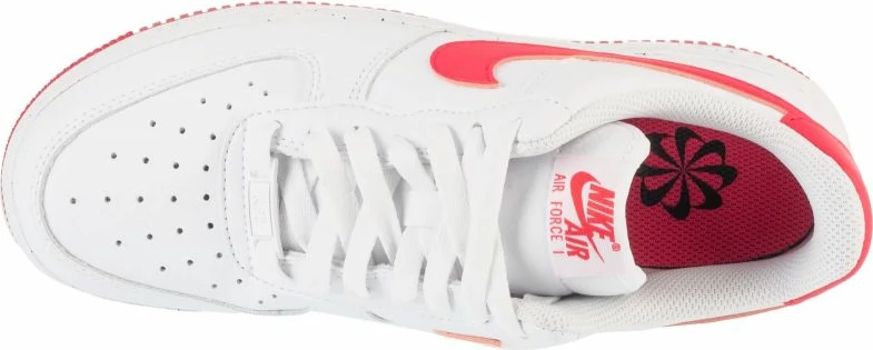 Atlete Nike për femra, të bardha