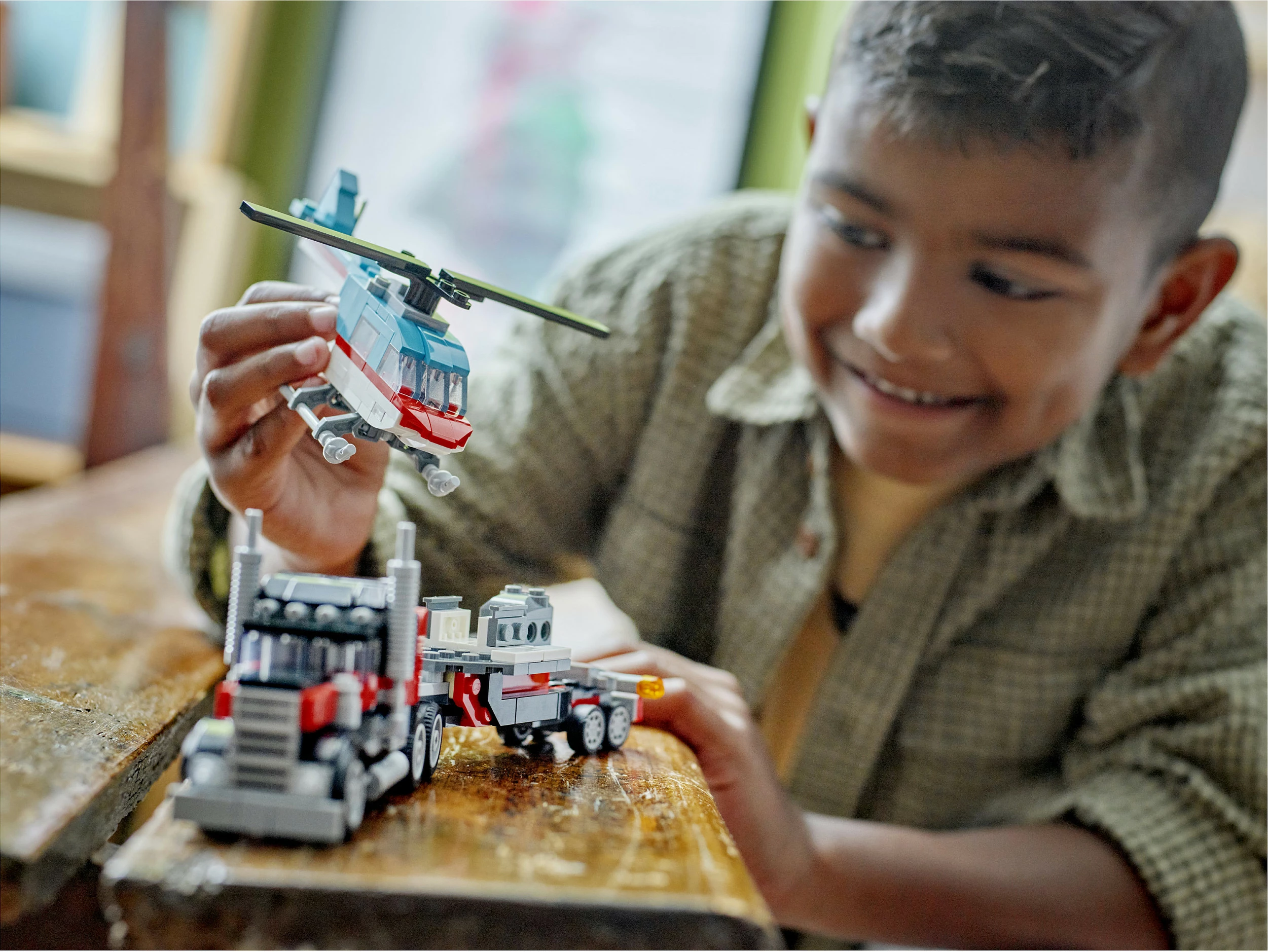 Set ndërtimi LEGO Creator 3in1, Kamion me platformë dhe Helikopter, 270 pjesë, Multingjyrësh